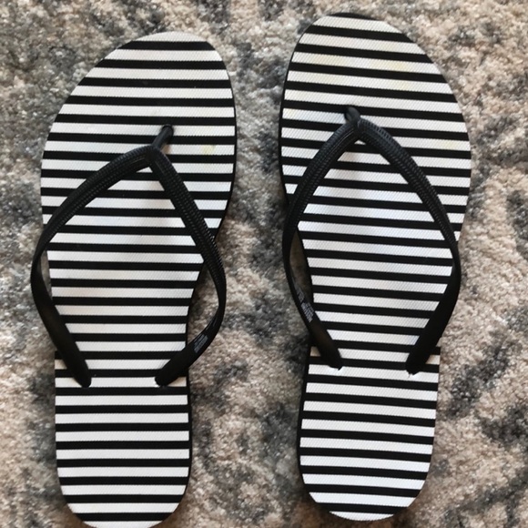 Mossimo Flip Flops - Picture 1 of 4